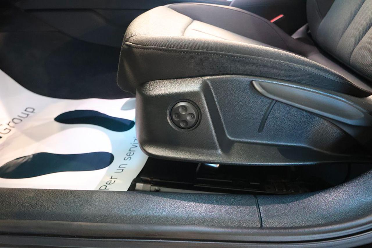 AUDI A4 30 TDI Avant S-Tronic Business Advanced - 41