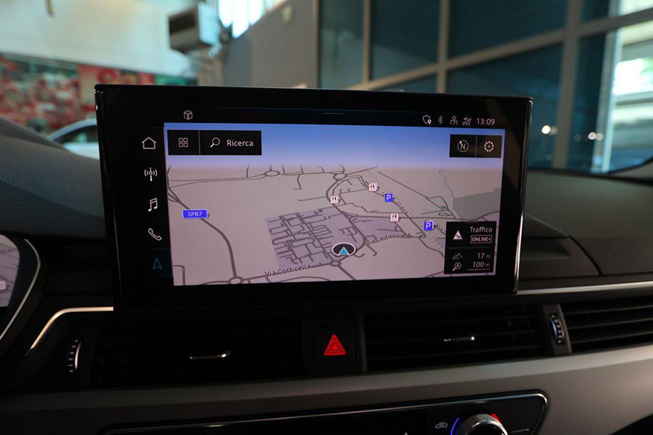 AUDI A4 30 TDI Avant S-Tronic Business Advanced - 24