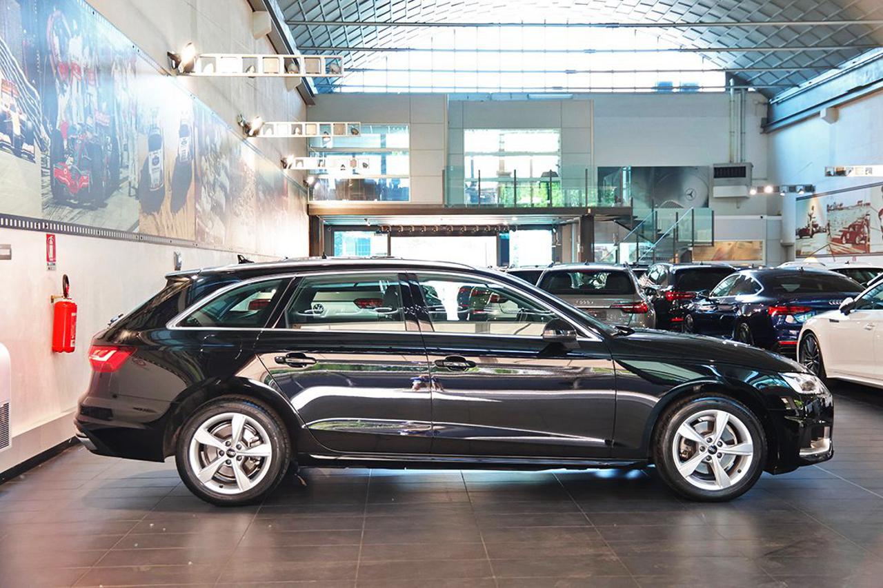 AUDI A4 30 TDI Avant S-Tronic Business Advanced - 2