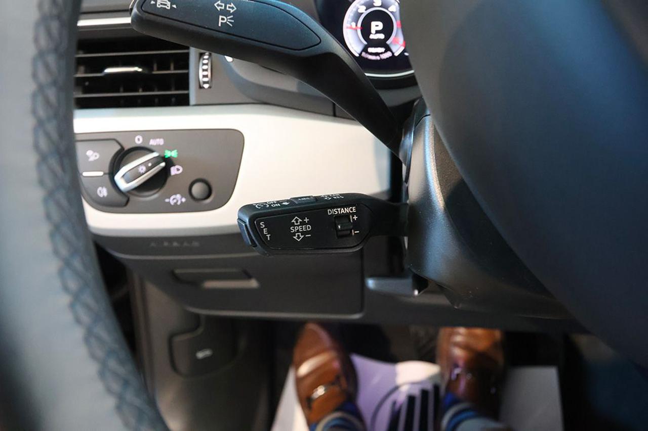 AUDI A4 30 TDI Avant S-Tronic Business Advanced - 23