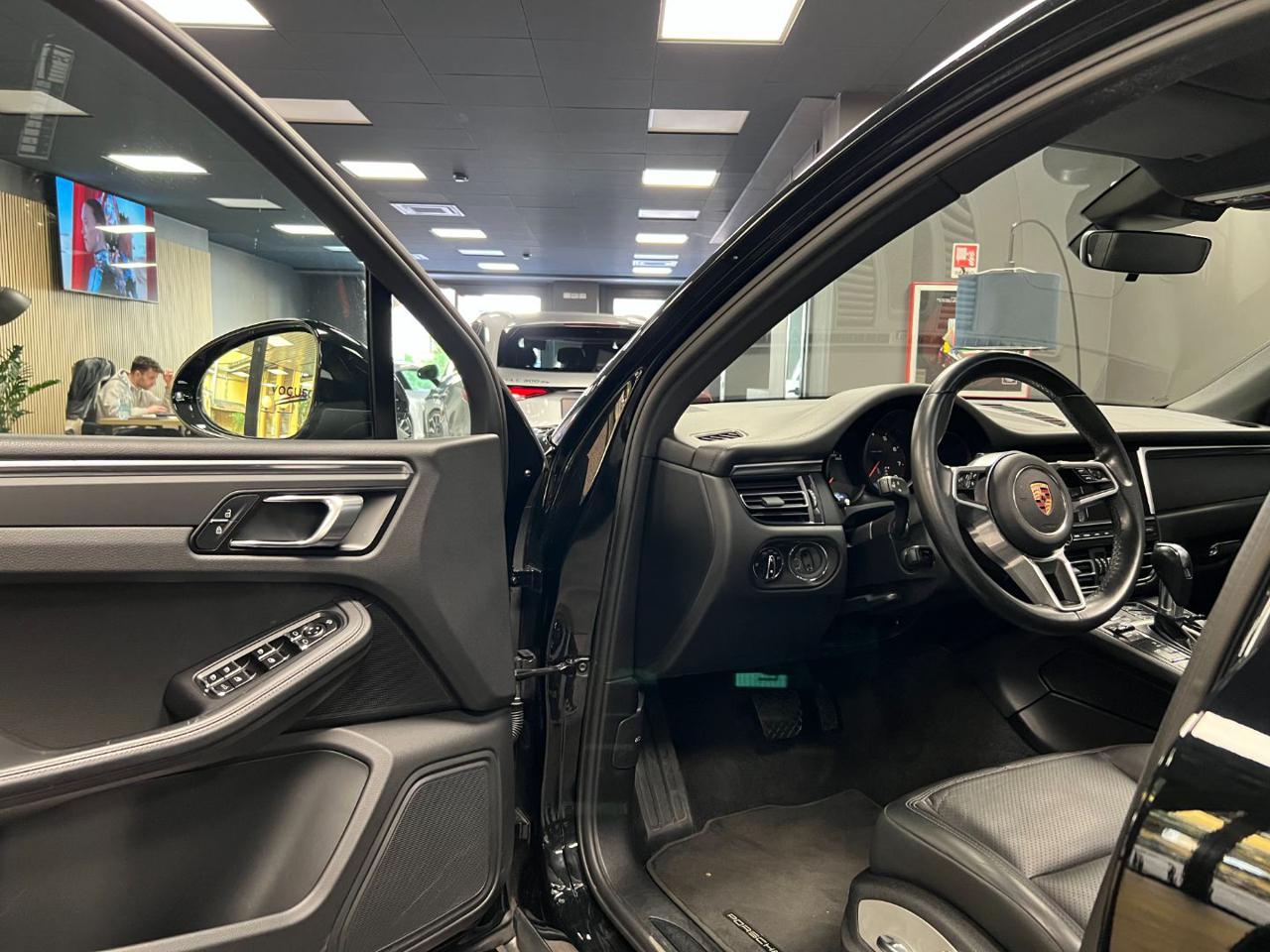 PORSCHE Macan 2.0 - 6