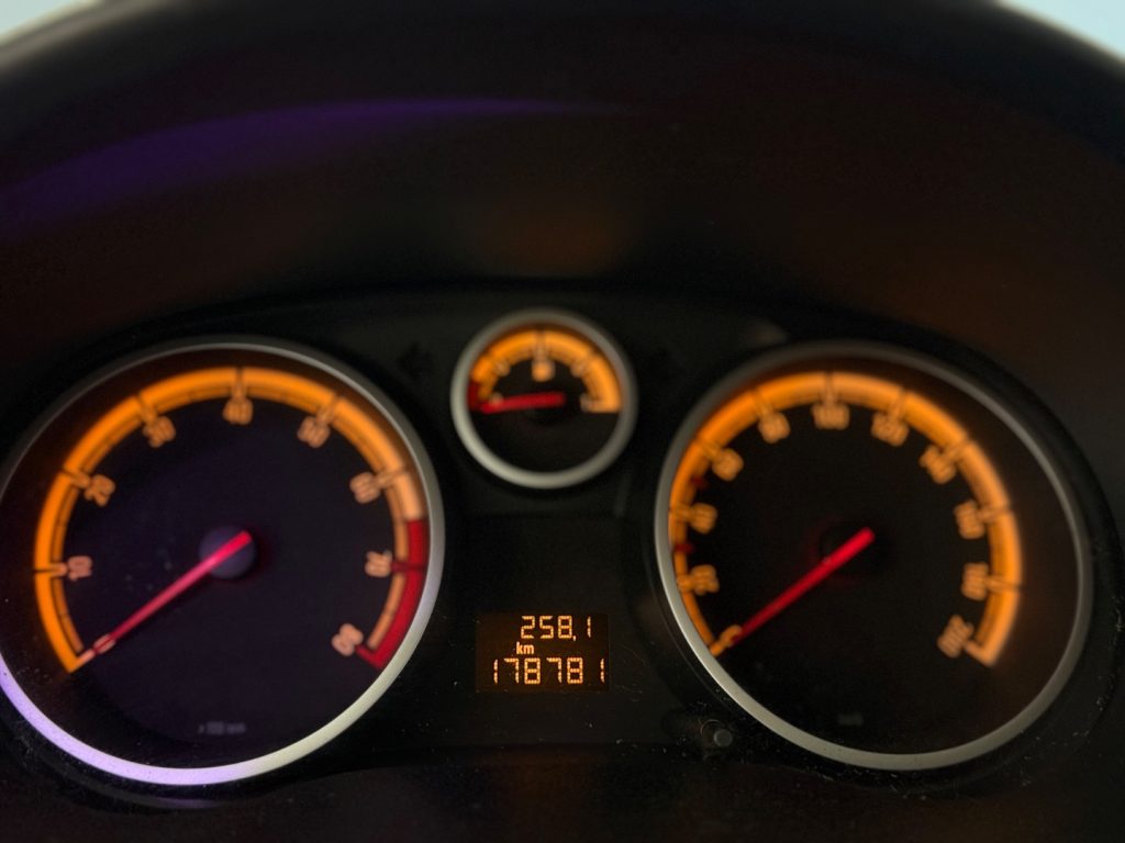 OPEL Corsa 1.2 5 porte .Cosmo - 4