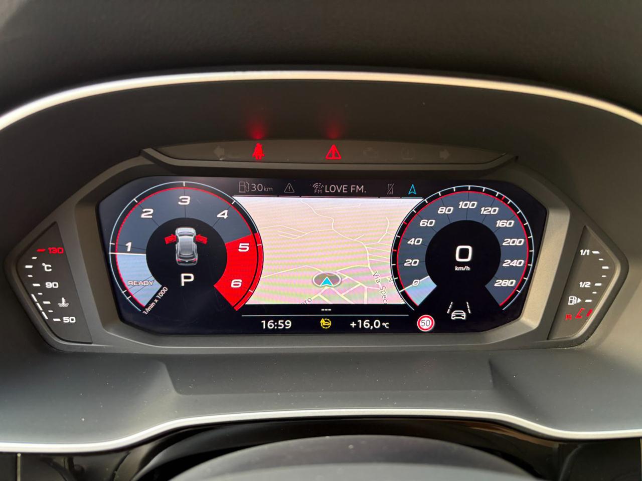 AUDI Q3 35 2.0 TDI S tronic Business COCKPIT - 24