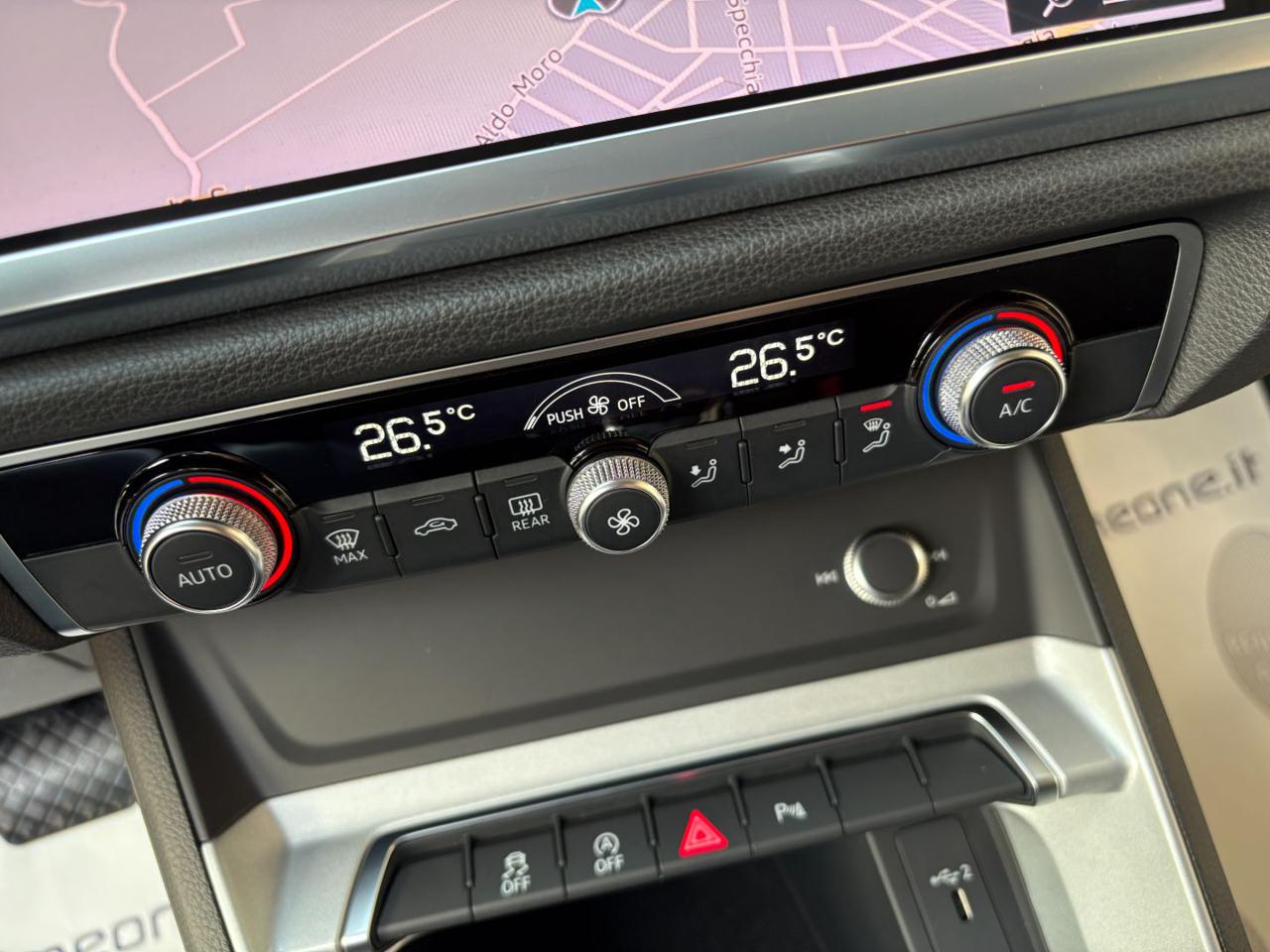 AUDI Q3 35 2.0 TDI S tronic Business COCKPIT - 26