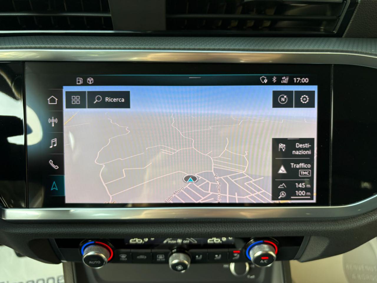 AUDI Q3 35 2.0 TDI S tronic Business COCKPIT - 27