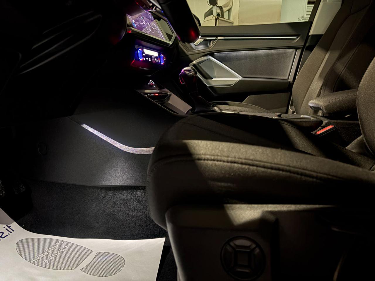 AUDI Q3 35 2.0 TDI S tronic Business COCKPIT - 31