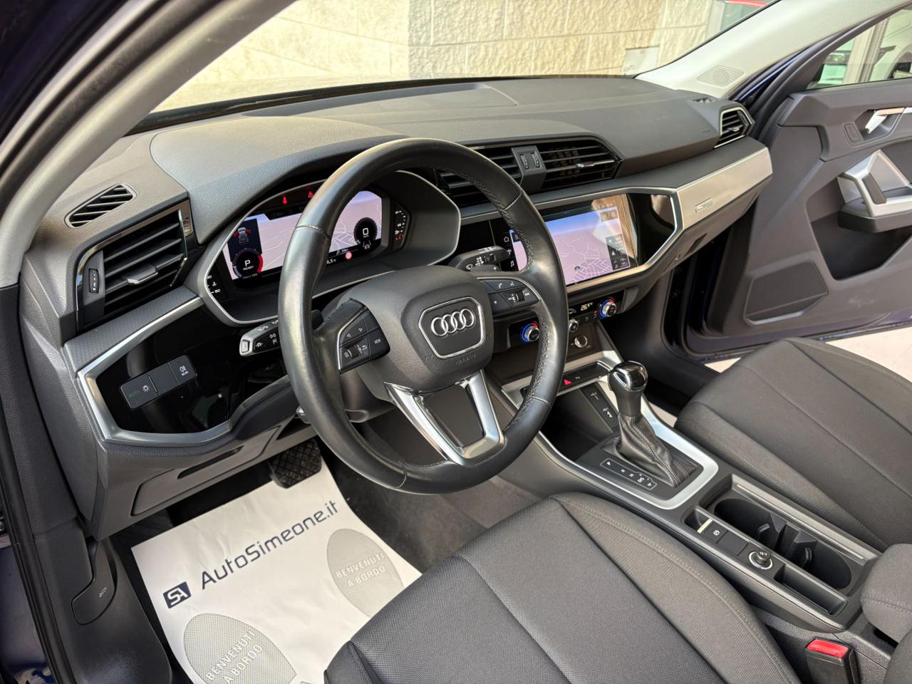 AUDI Q3 35 2.0 TDI S tronic Business COCKPIT - 11