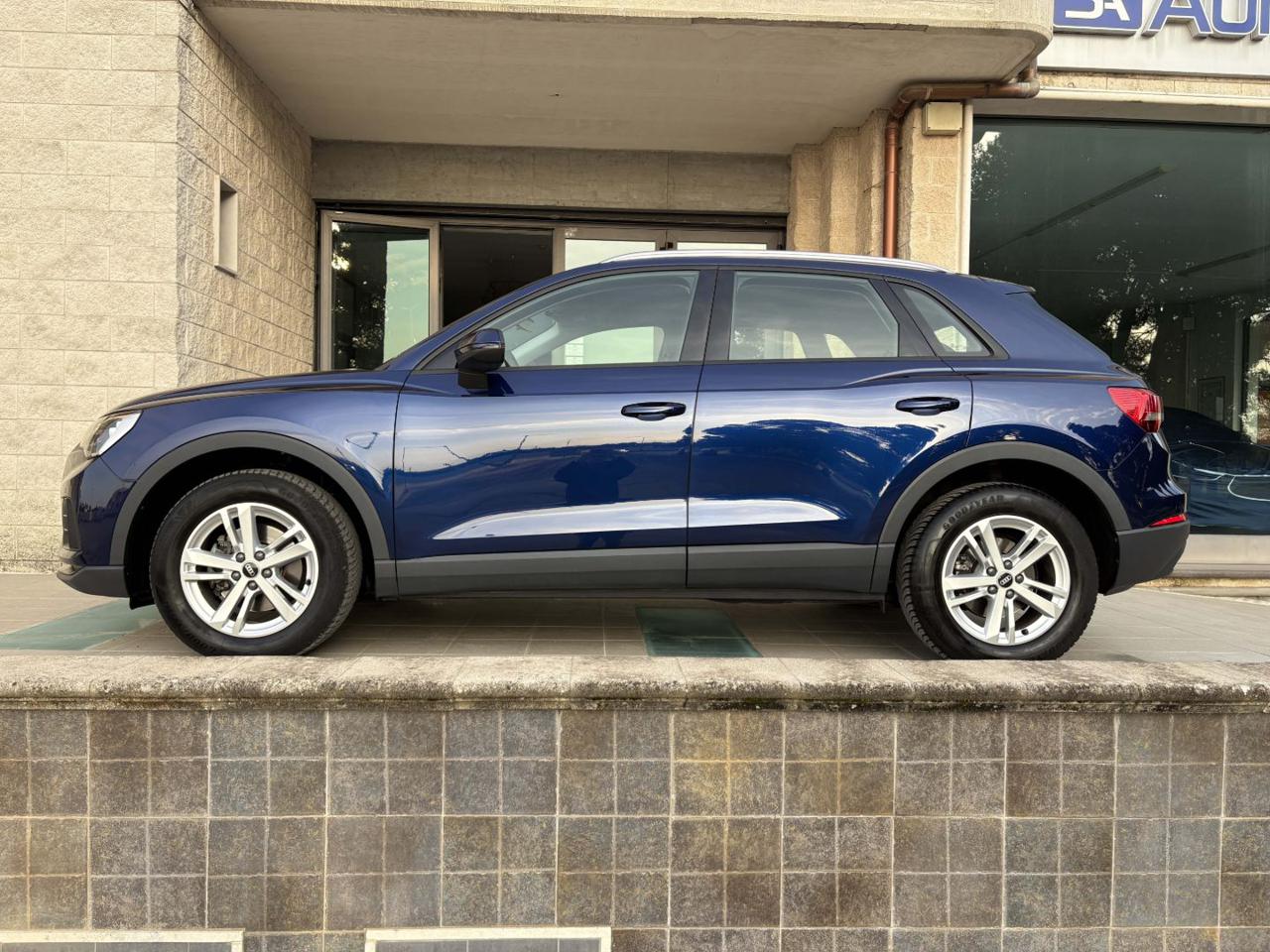 AUDI Q3 35 2.0 TDI S tronic Business COCKPIT - 8