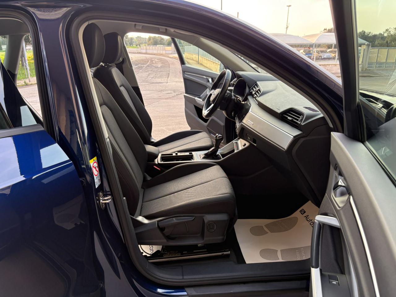AUDI Q3 35 2.0 TDI S tronic Business COCKPIT - 9