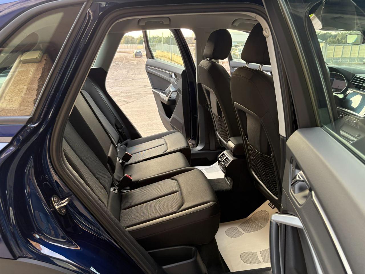 AUDI Q3 35 2.0 TDI S tronic Business COCKPIT - 10