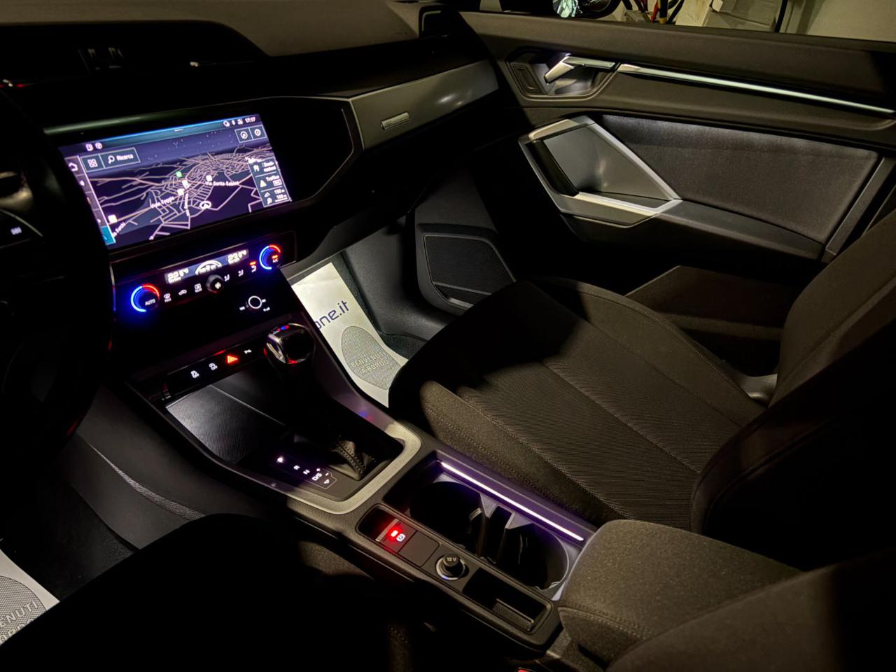 AUDI Q3 35 2.0 TDI S tronic Business COCKPIT - 30