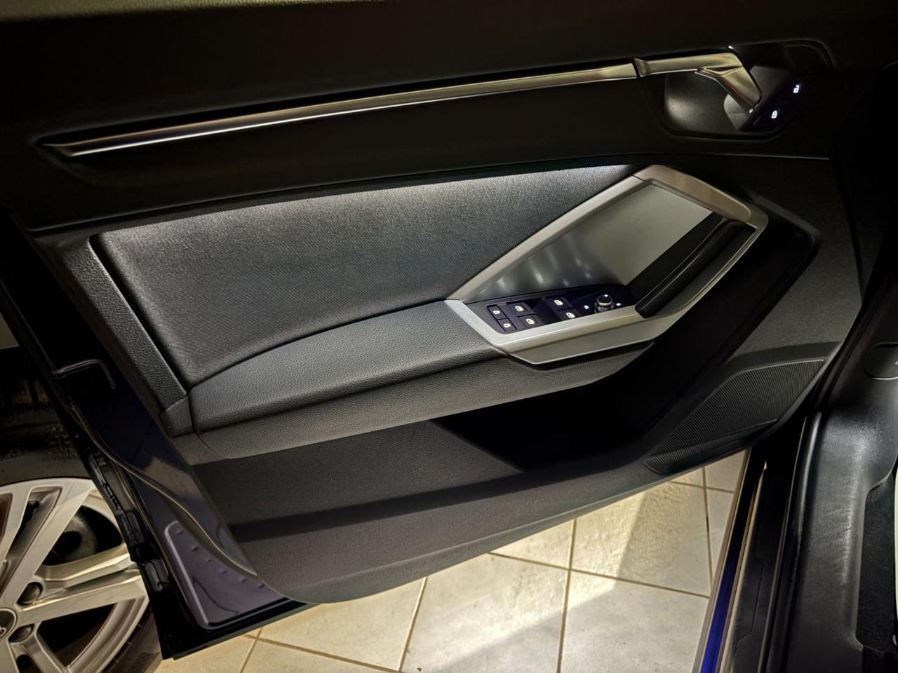 AUDI Q3 35 2.0 TDI S tronic Business COCKPIT - 32