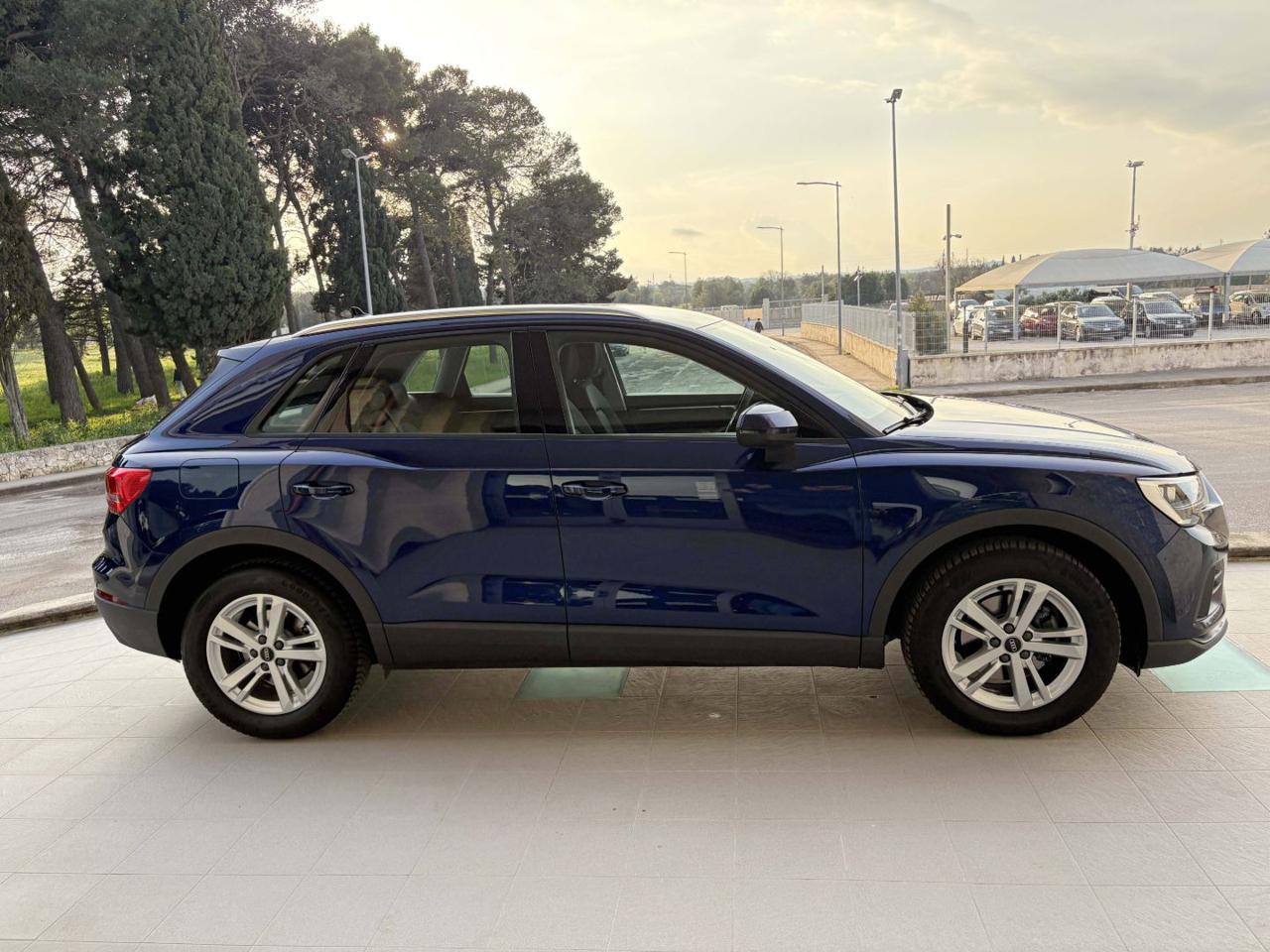 AUDI Q3 35 2.0 TDI S tronic Business COCKPIT - 4