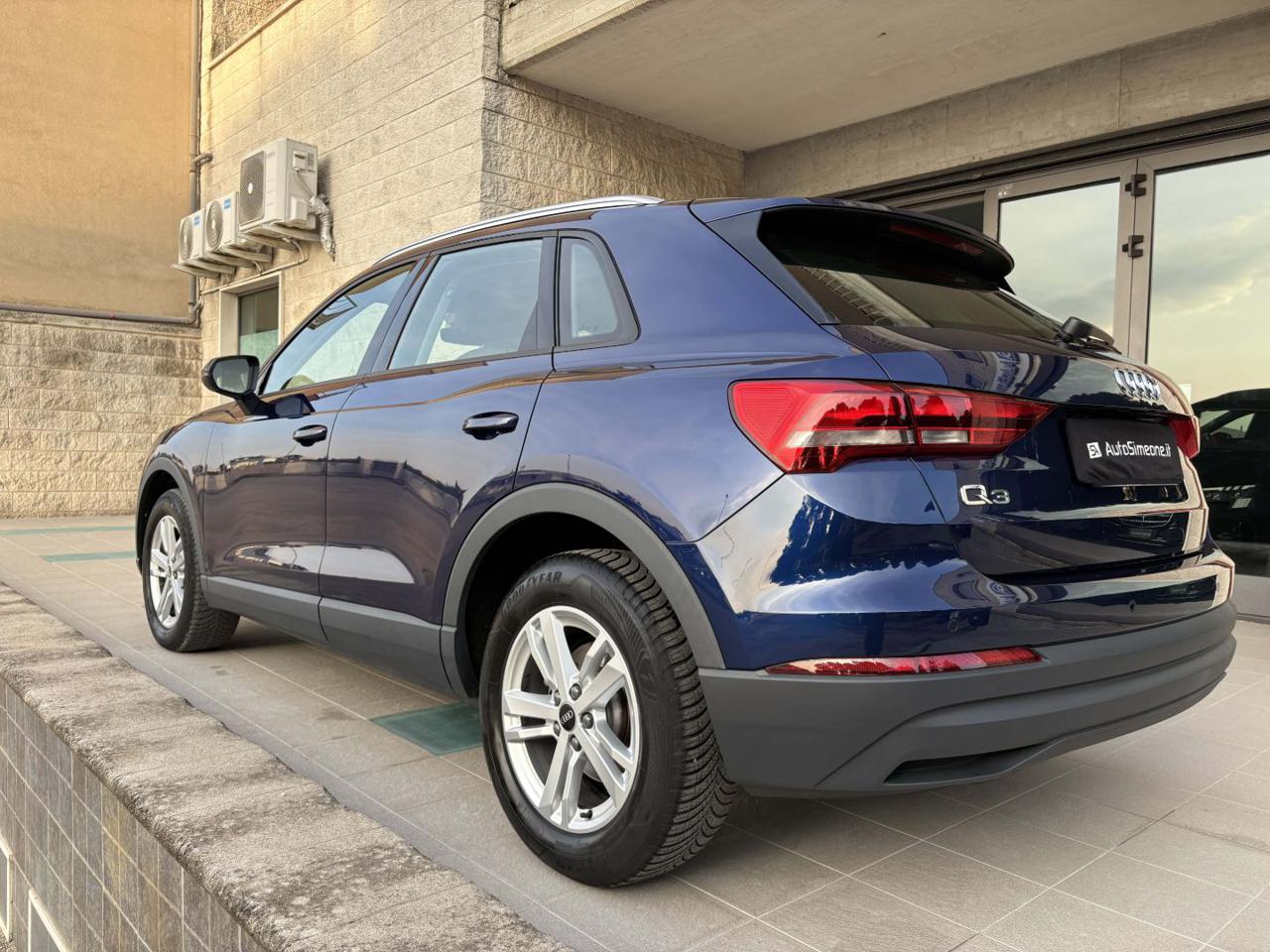 AUDI Q3 35 2.0 TDI S tronic Business COCKPIT - 7