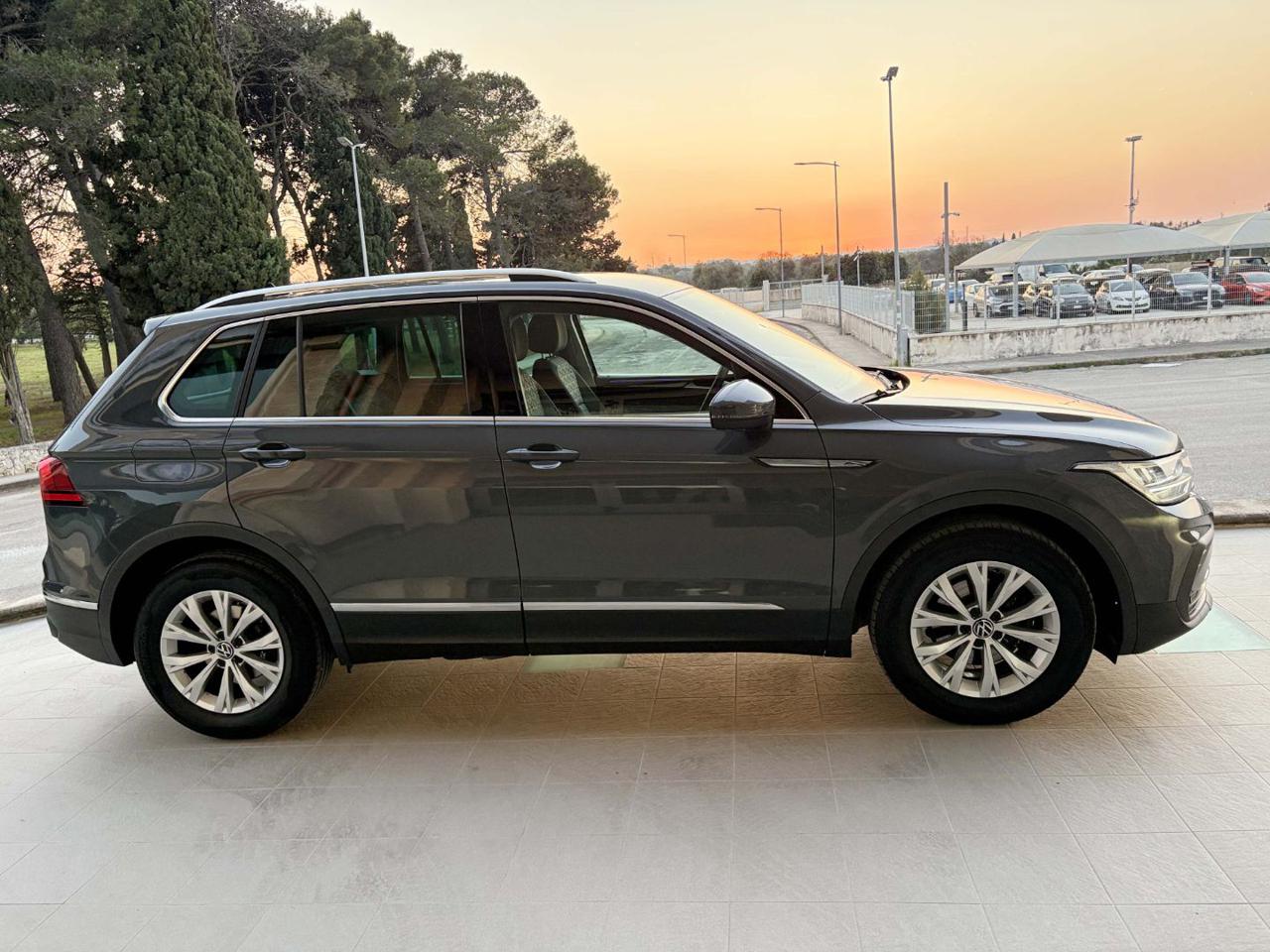 VOLKSWAGEN Tiguan 2.0 TDI 150 CV SCR DSG Life - 4
