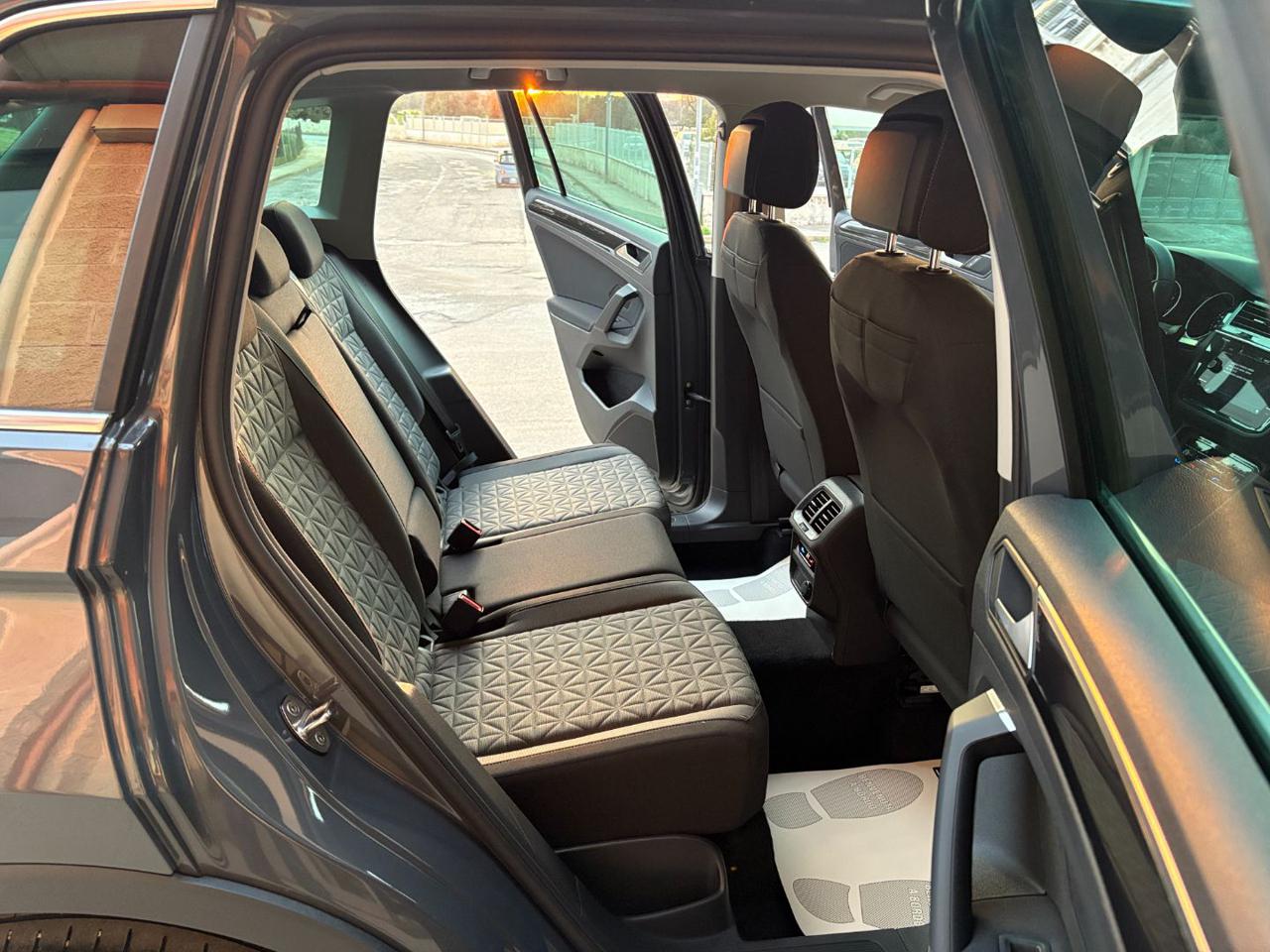 VOLKSWAGEN Tiguan 2.0 TDI 150 CV SCR DSG Life - 11