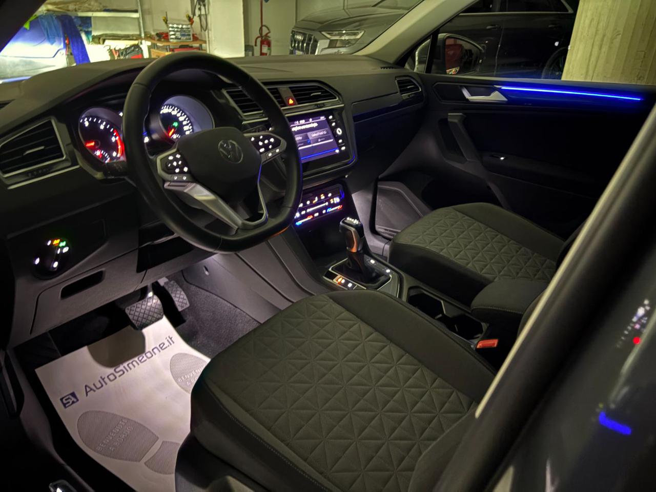 VOLKSWAGEN Tiguan 2.0 TDI 150 CV SCR DSG Life - 17