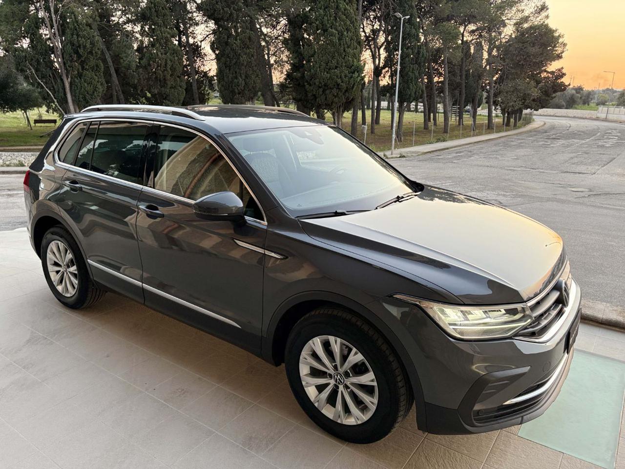 VOLKSWAGEN Tiguan 2.0 TDI 150 CV SCR DSG Life - 3