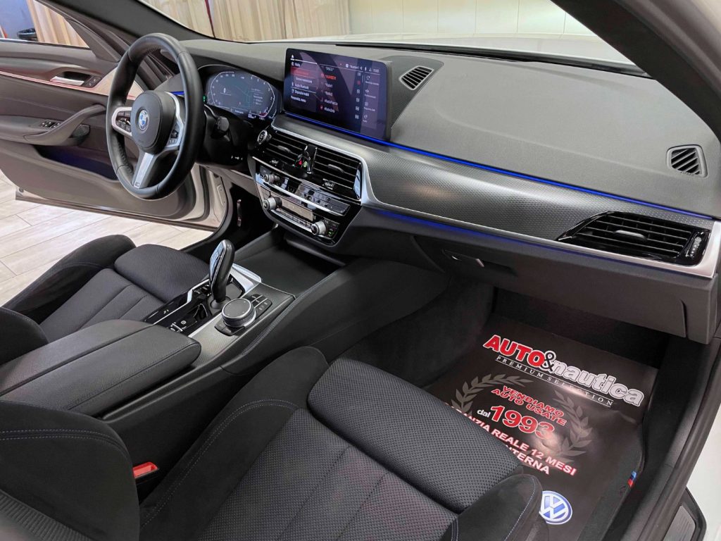 BMW 520 D TOURING MHEV 48V MSPORT AUTO - 51