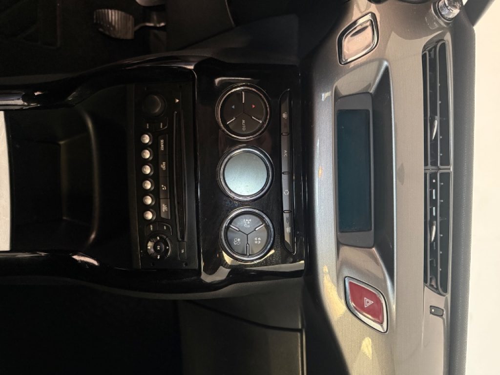 CITROEN C3 1.4 HDi 70 Exclusive - 4