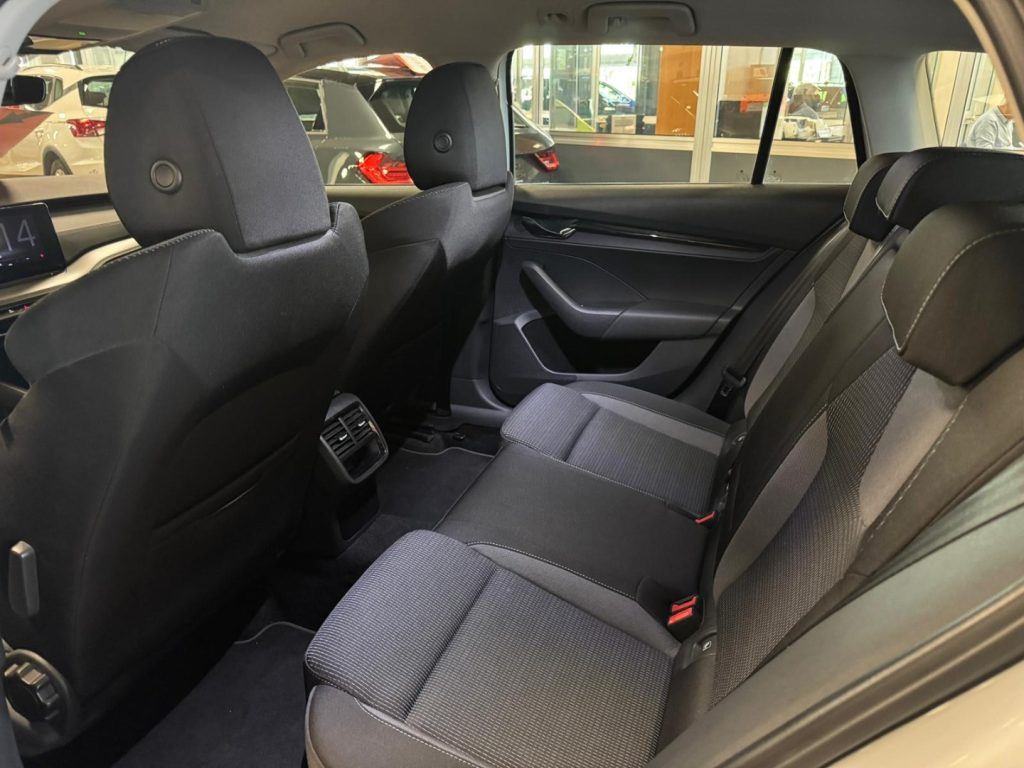 SKODA Octavia 1.0 e-TEC DSG Wagon Executive MILD HYBRID - 6