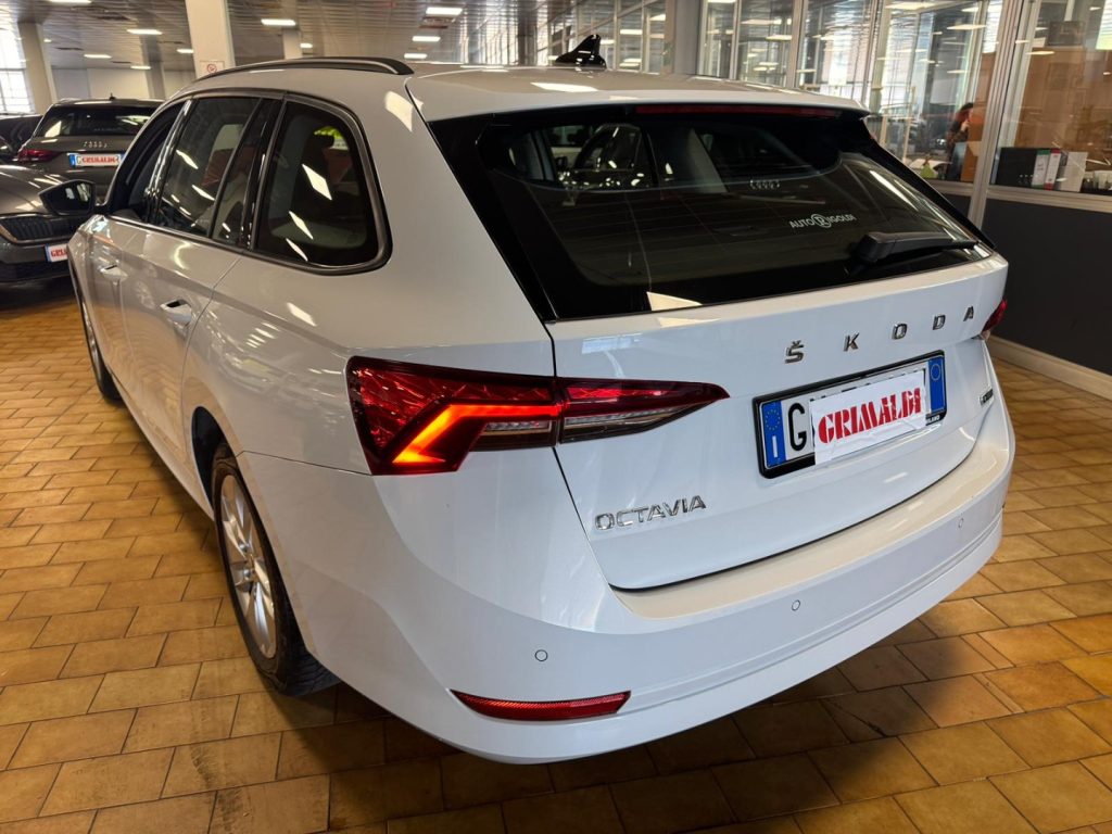 SKODA Octavia 1.0 e-TEC DSG Wagon Executive MILD HYBRID - 7