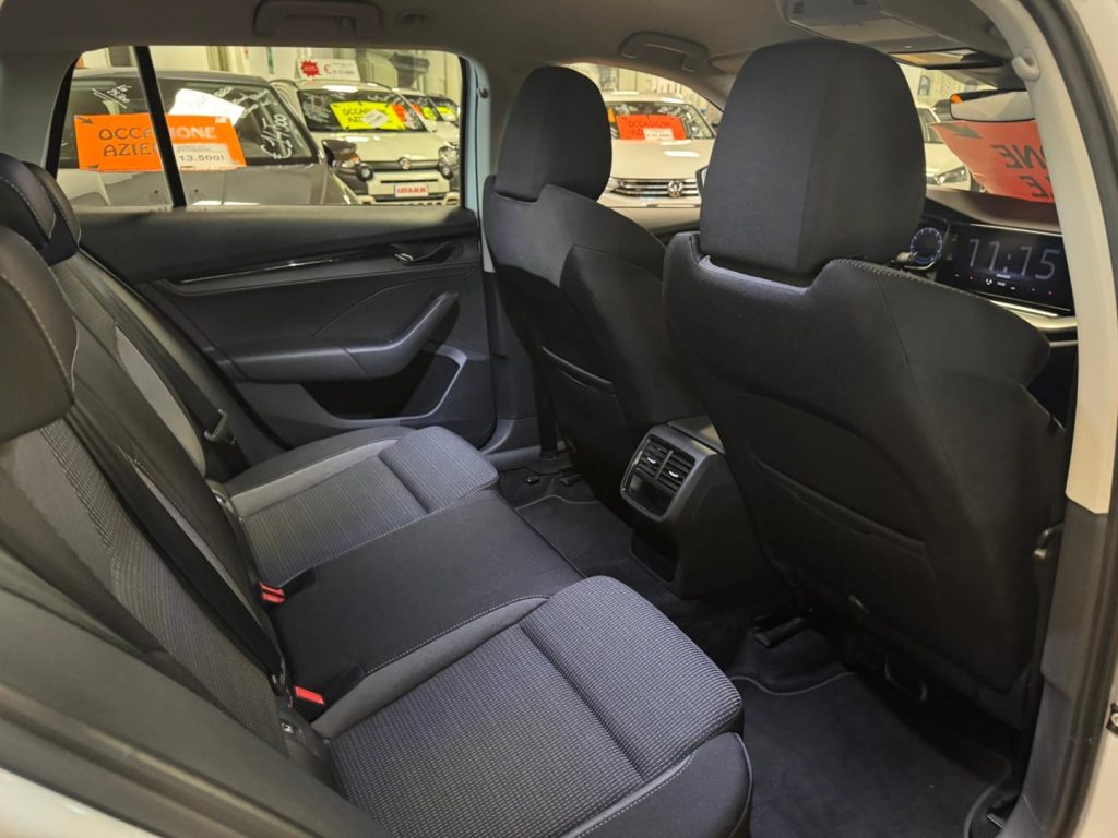 SKODA Octavia 1.0 e-TEC DSG Wagon Executive MILD HYBRID - 8