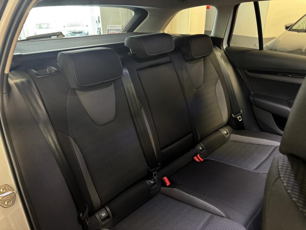 SKODA Octavia 1.0 e-TEC DSG Wagon Executive MILD HYBRID - 9