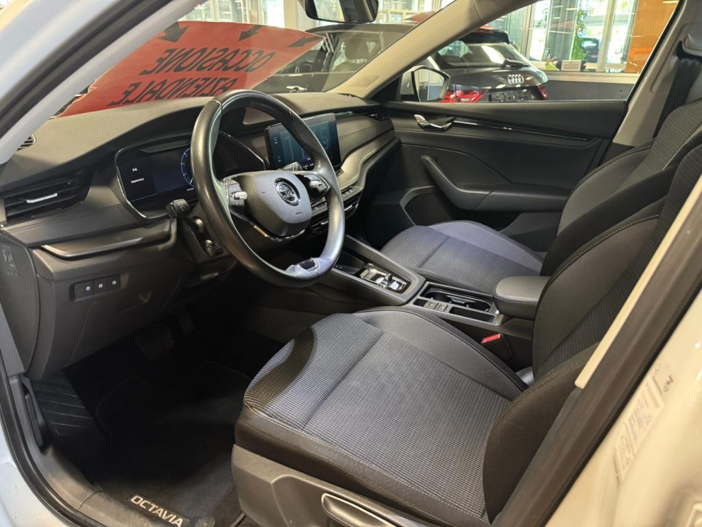 SKODA Octavia 1.0 e-TEC DSG Wagon Executive MILD HYBRID - 12