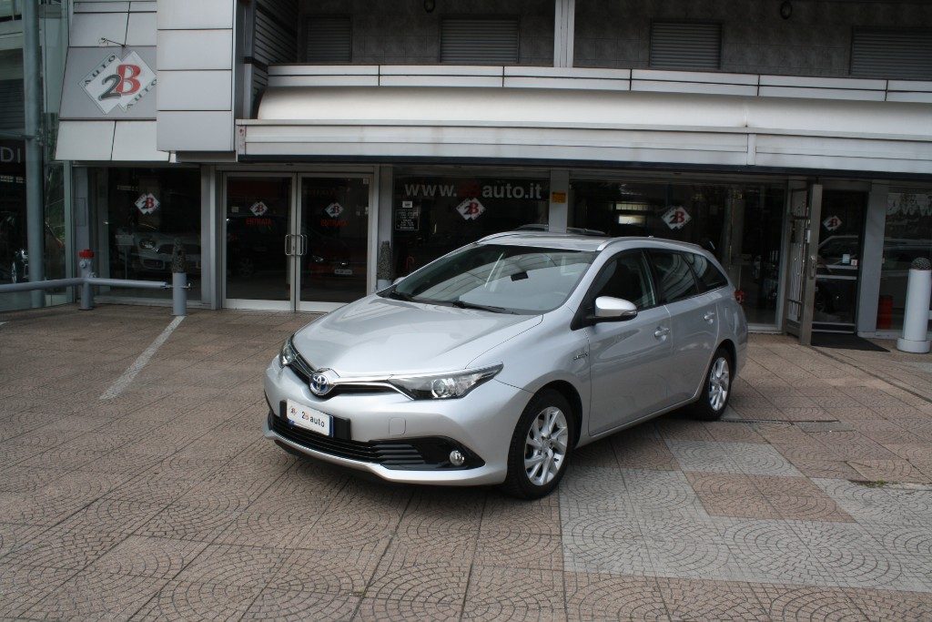 2B Auto ||| TOYOTA Auris Touring Sports 1.8 Hybrid Business in vendita a Nova Milanese