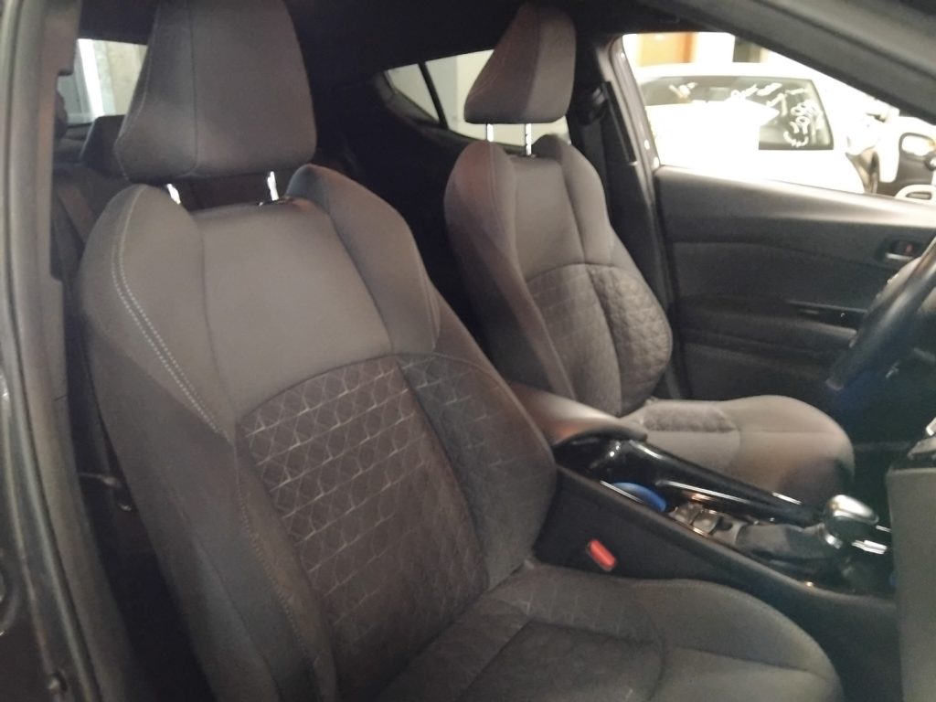 TOYOTA C-HR 2.0 Hybrid CVT business 18 - 13