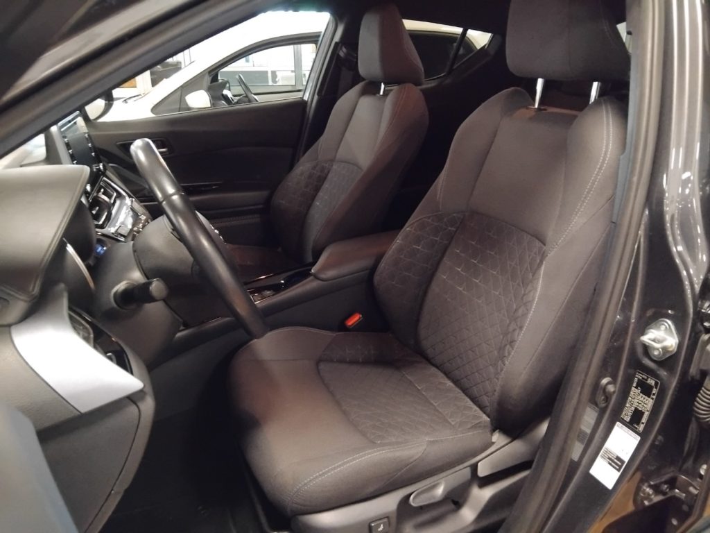 TOYOTA C-HR 2.0 Hybrid CVT business 18 - 15