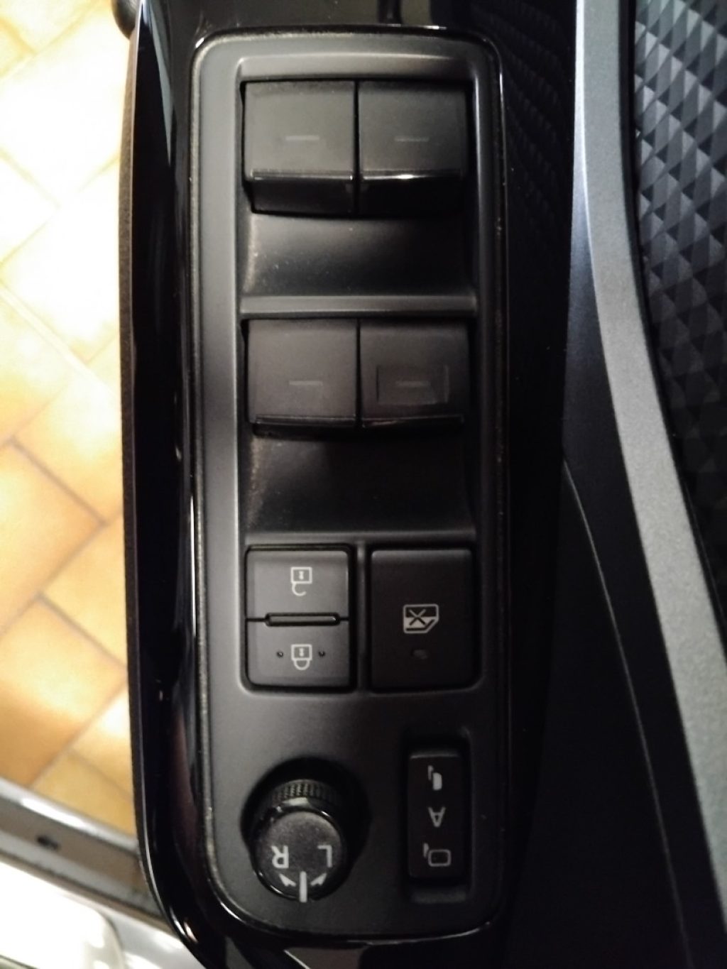 TOYOTA C-HR 2.0 Hybrid CVT business 18 - 16