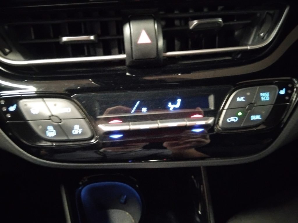 TOYOTA C-HR 2.0 Hybrid CVT business 18 - 20