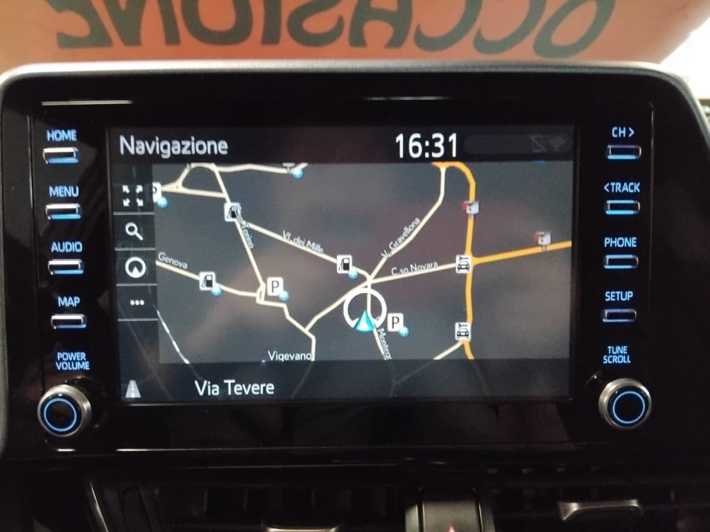 TOYOTA C-HR 2.0 Hybrid CVT business 18 - 21