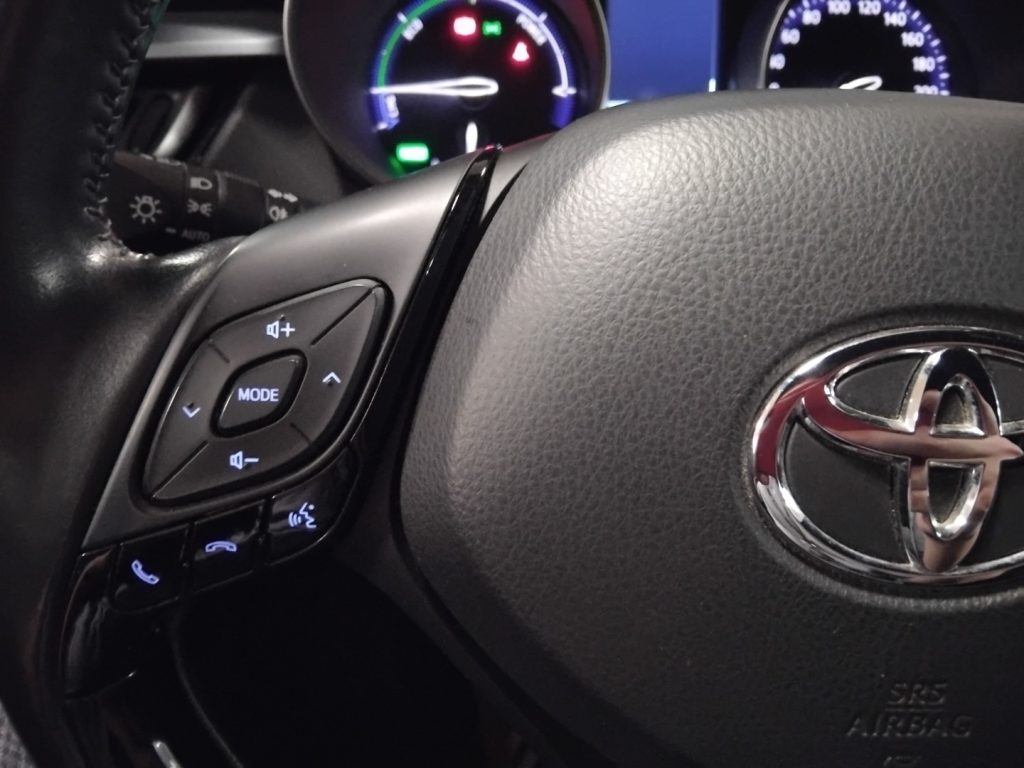 TOYOTA C-HR 2.0 Hybrid CVT business 18 - 22