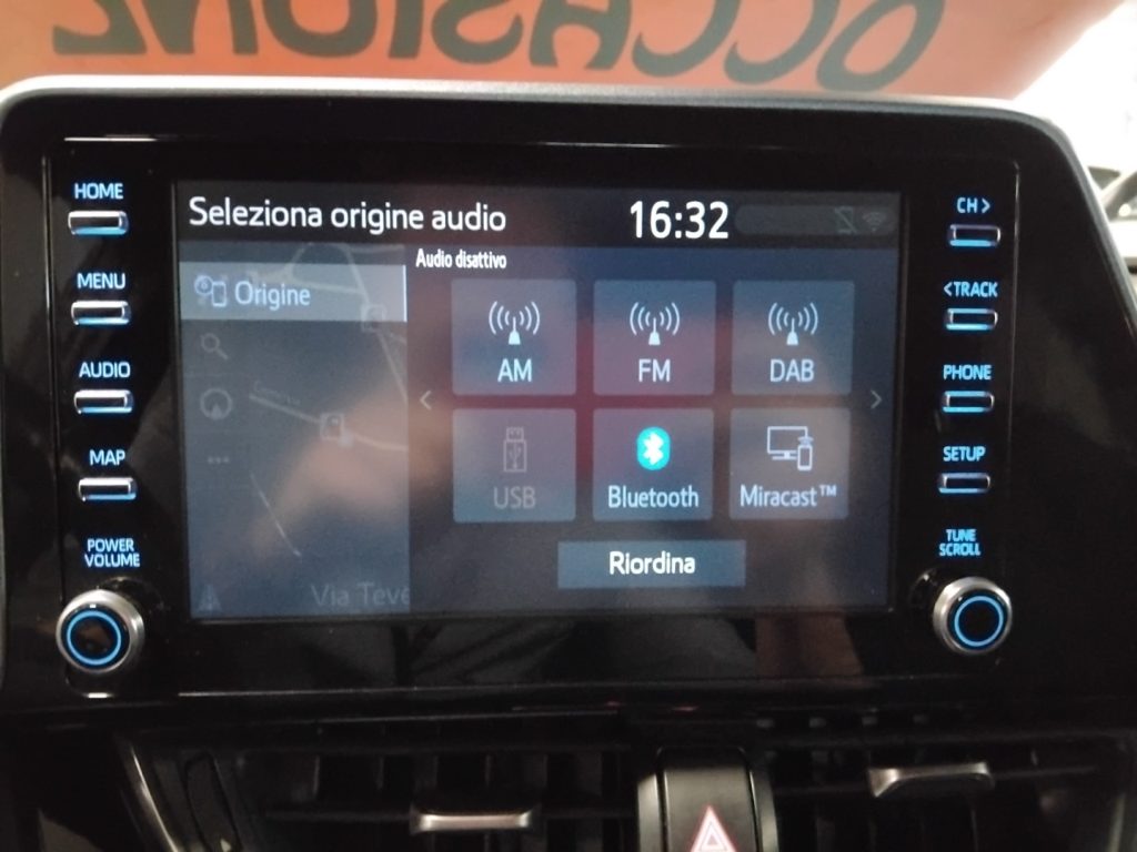 TOYOTA C-HR 2.0 Hybrid CVT business 18 - 23