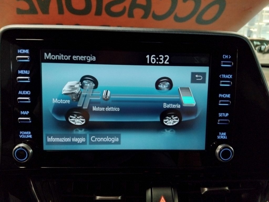 TOYOTA C-HR 2.0 Hybrid CVT business 18 - 24