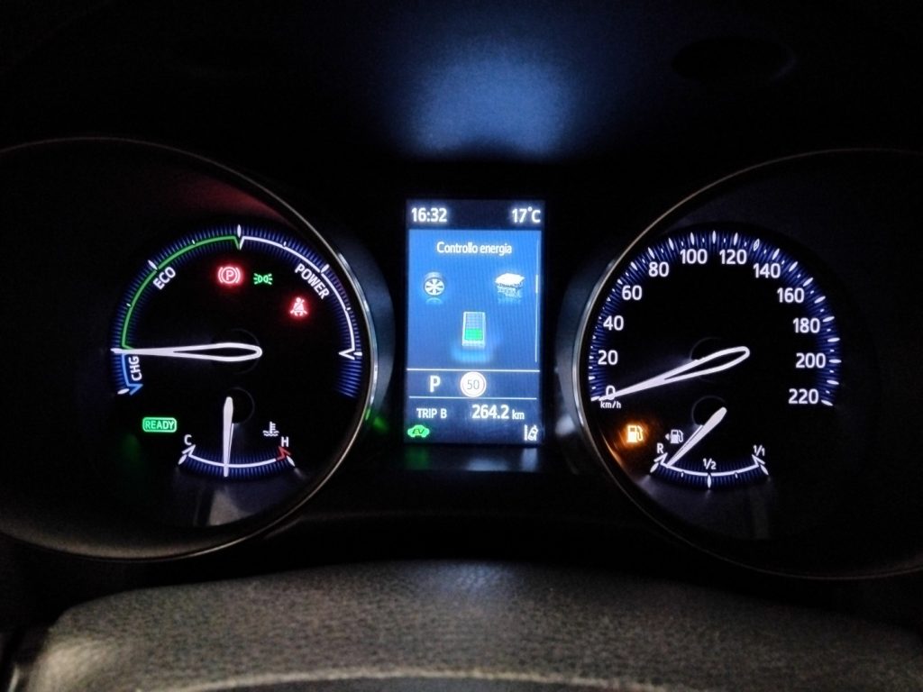 TOYOTA C-HR 2.0 Hybrid CVT business 18 - 25