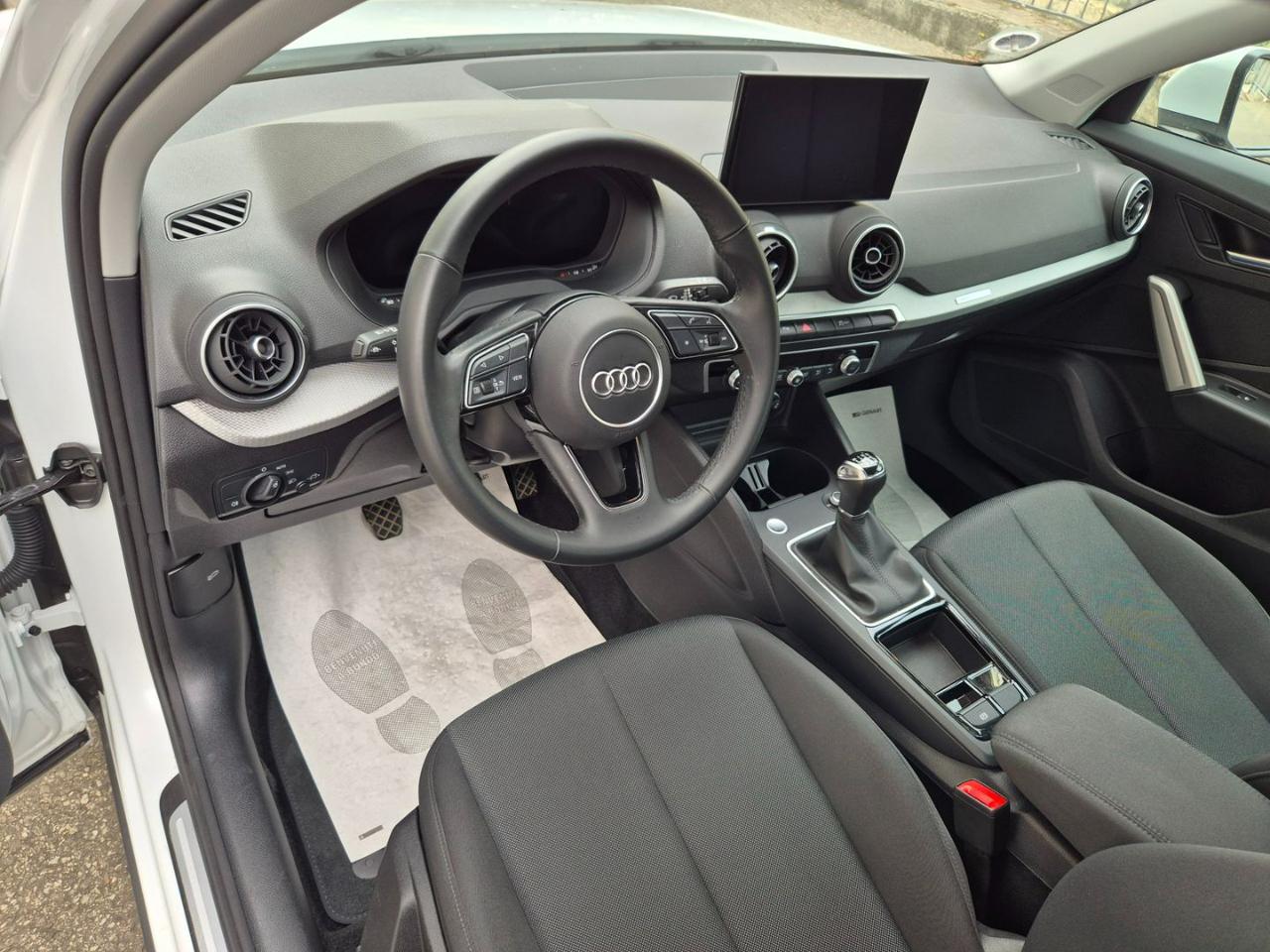 AUDI Q2 30 TFSI Business Advanced - 10