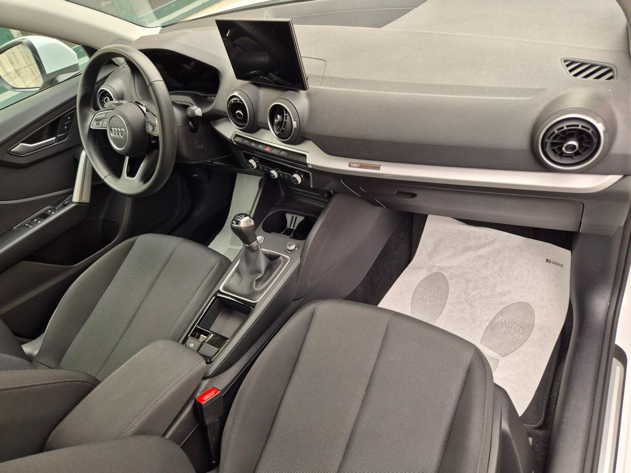 AUDI Q2 30 TFSI Business Advanced - 12