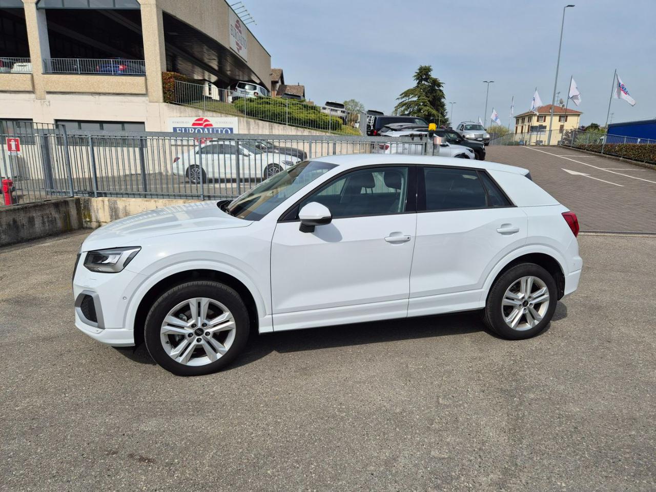 AUDI Q2 30 TFSI Business Advanced - 3