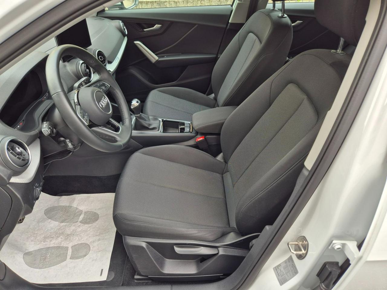 AUDI Q2 30 TFSI Business Advanced - 9