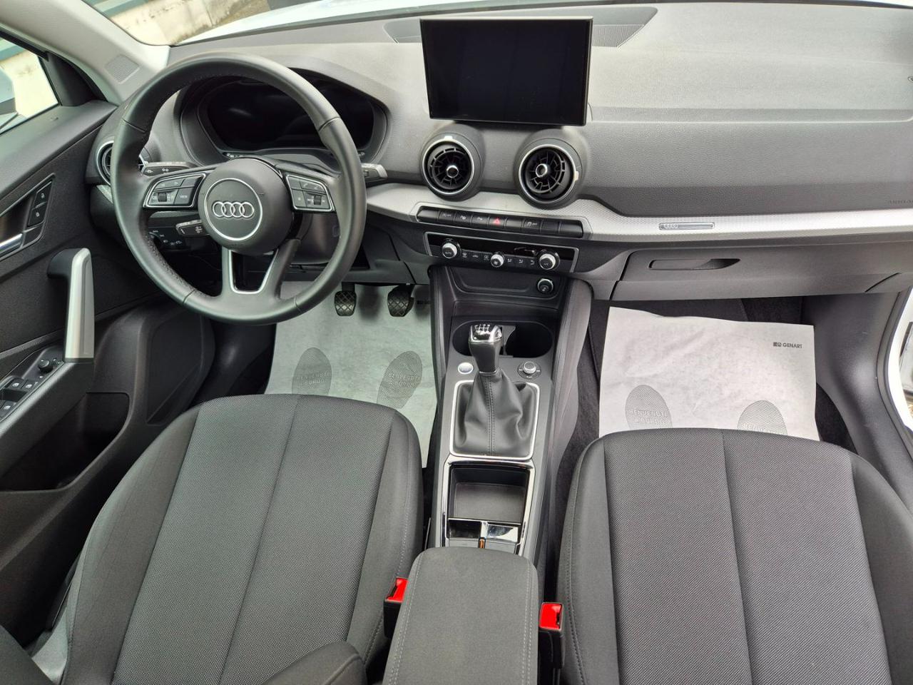 AUDI Q2 30 TFSI Business Advanced - 13