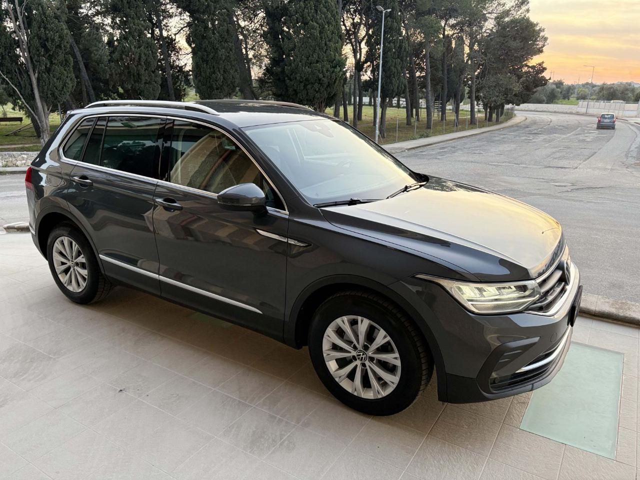 VOLKSWAGEN Tiguan 2.0 TDI 150 CV SCR DSG Life - 3