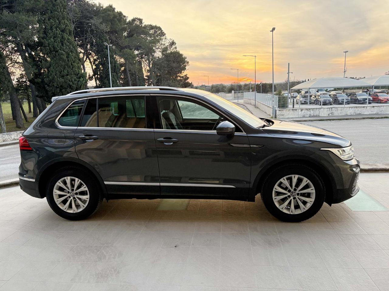 VOLKSWAGEN Tiguan 2.0 TDI 150 CV SCR DSG Life - 4