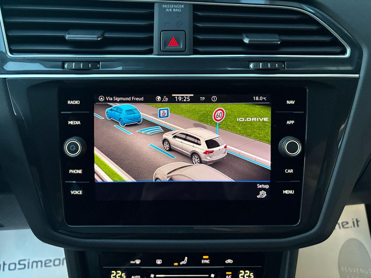 VOLKSWAGEN Tiguan 2.0 TDI 150 CV SCR DSG Life - 17