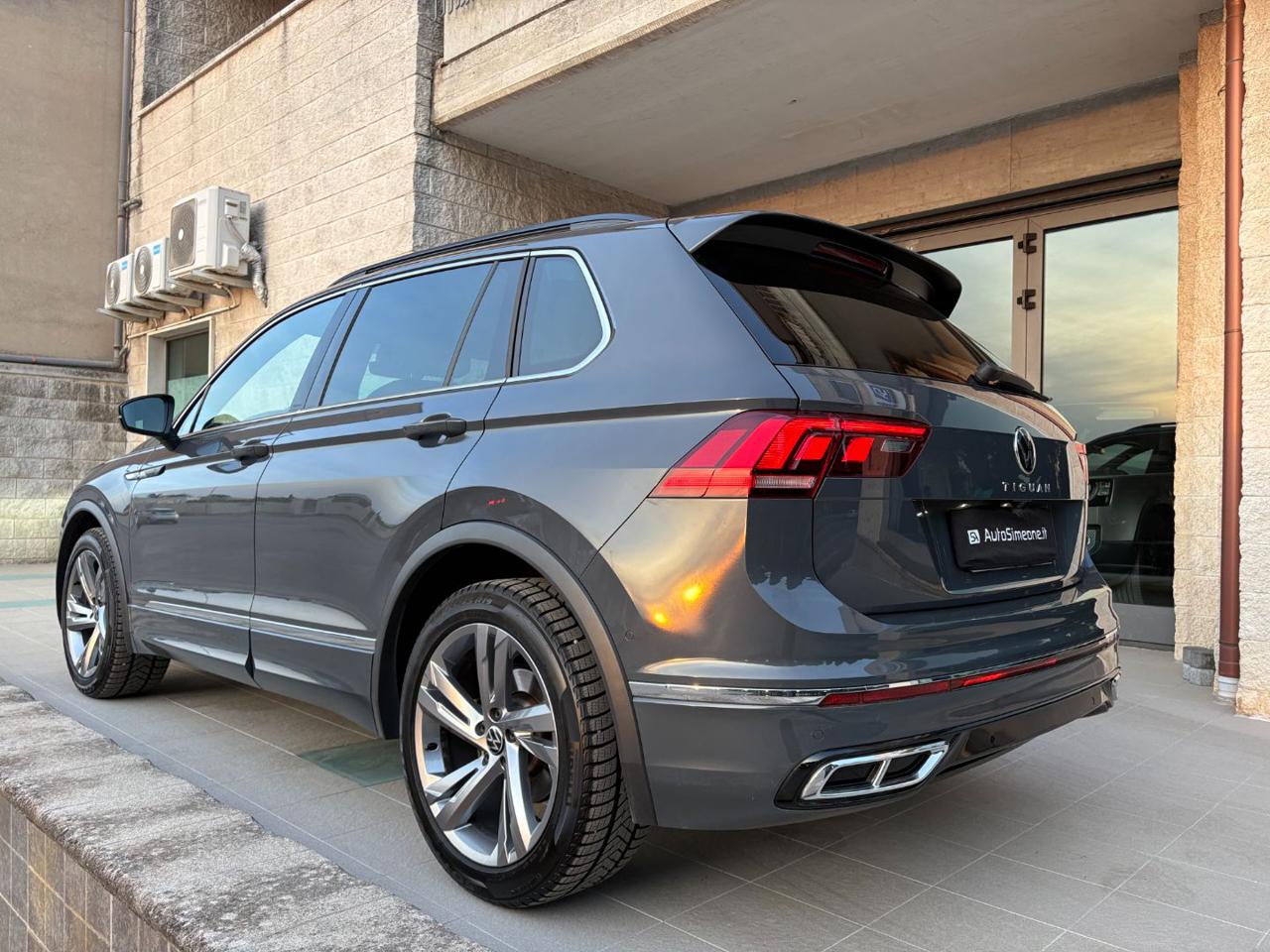 VOLKSWAGEN Tiguan 2.0 TDI 150 CV SCR DSG R-Line LUCI AMBIENTE - 7