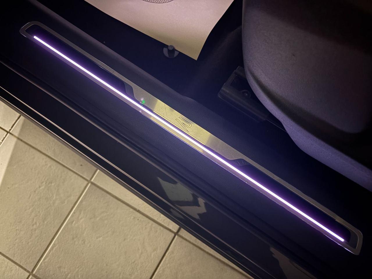 VOLKSWAGEN Tiguan 2.0 TDI 150 CV SCR DSG R-Line LUCI AMBIENTE - 23