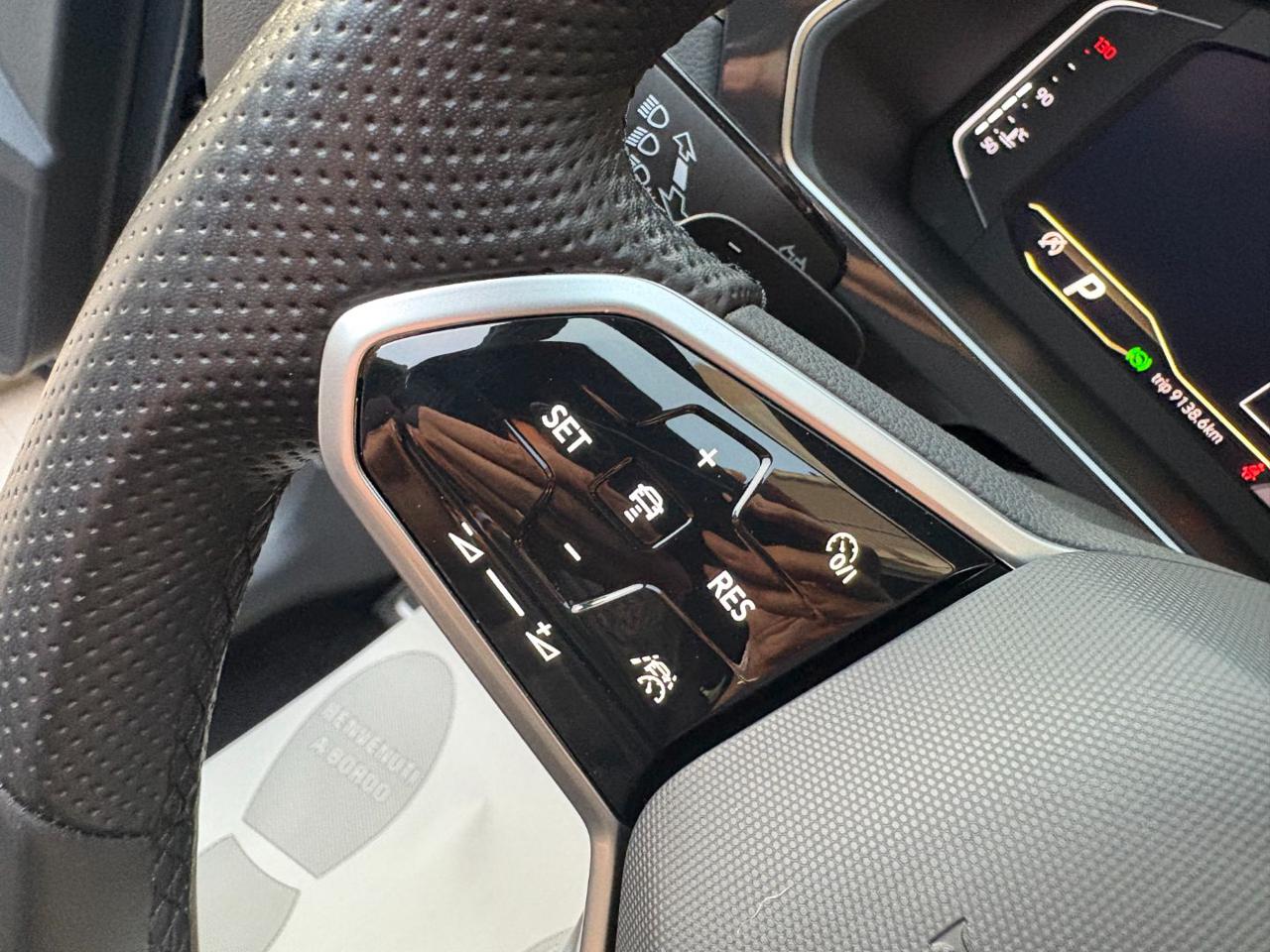 VOLKSWAGEN Tiguan 2.0 TDI 150 CV SCR DSG R-Line LUCI AMBIENTE - 26